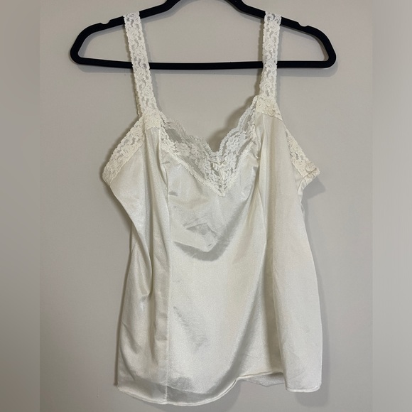 Olga Womens Lace Cami Top Size XL Cream Undershirt Loungewear Coquette - Picture 3 of 13